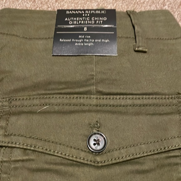 Banana Republic Girlfriend Chino. - Picture 4 of 13